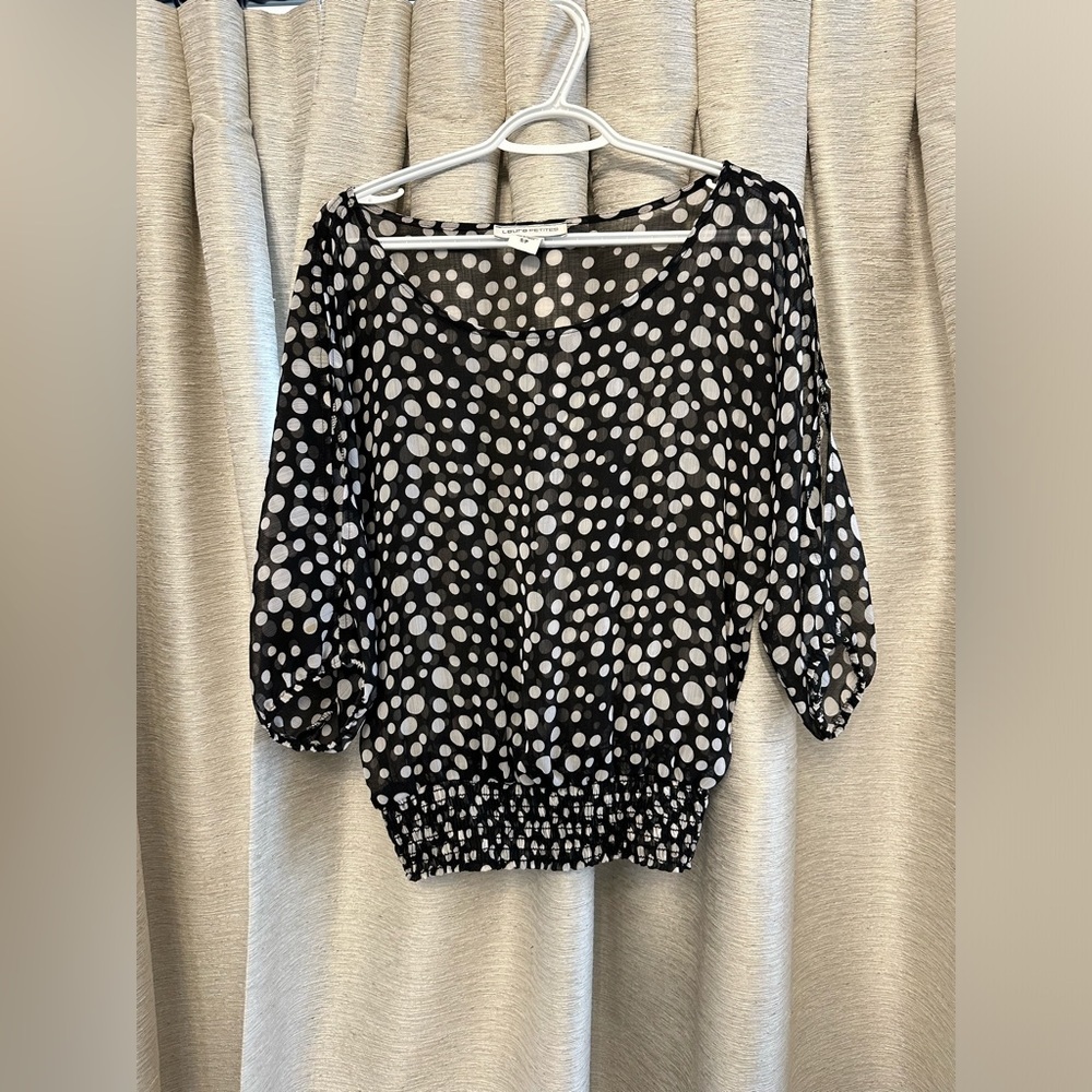 Laura Petite size small sheet black and white top